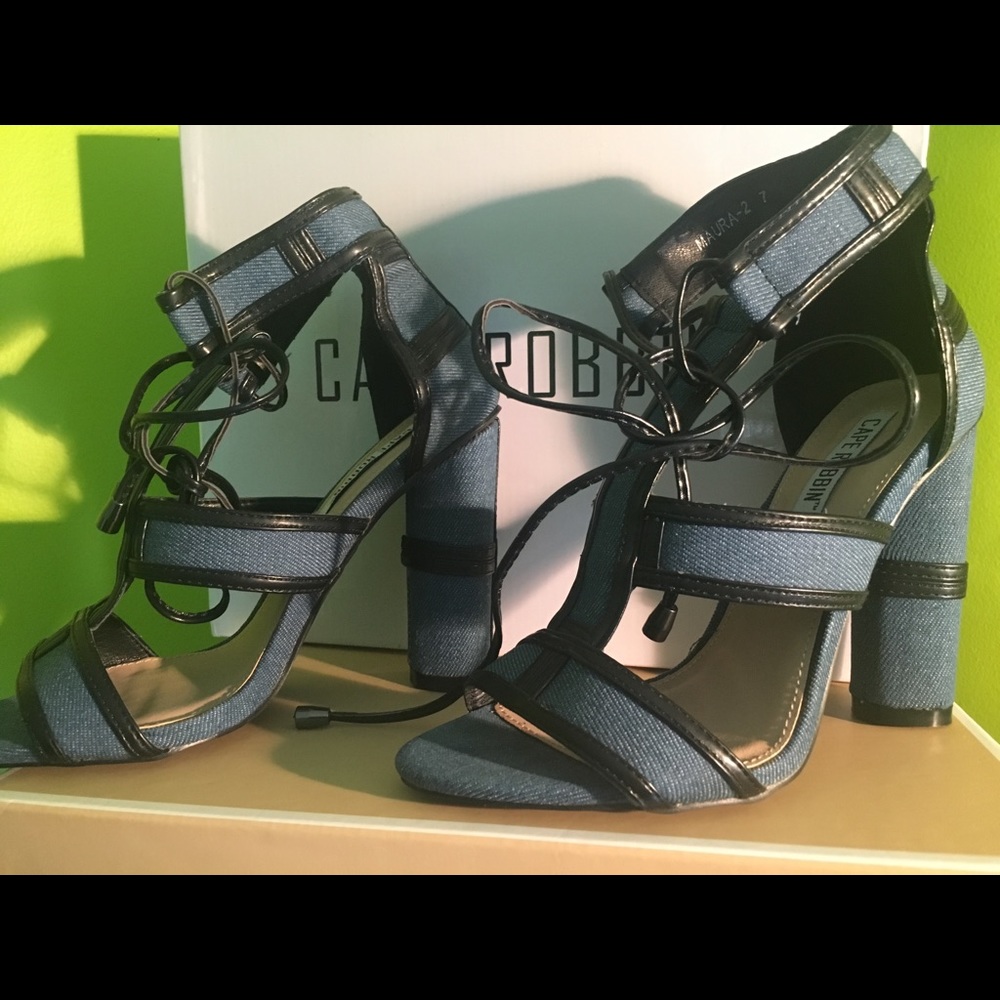 Shoes - Picture 2 of 3